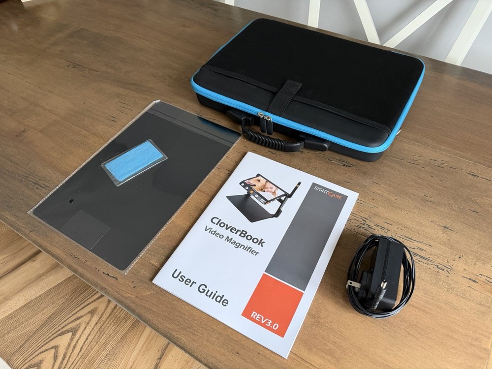 CloverBook Pro Portable Video Magnifier
