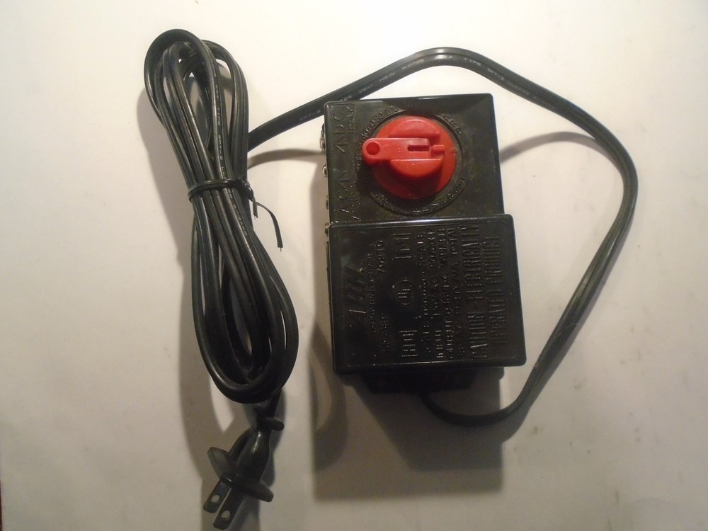 AHM MODEL 70210 VARIABLE DC TRACK TRANSFORMER, MINT COND, TESTED       5-56-14