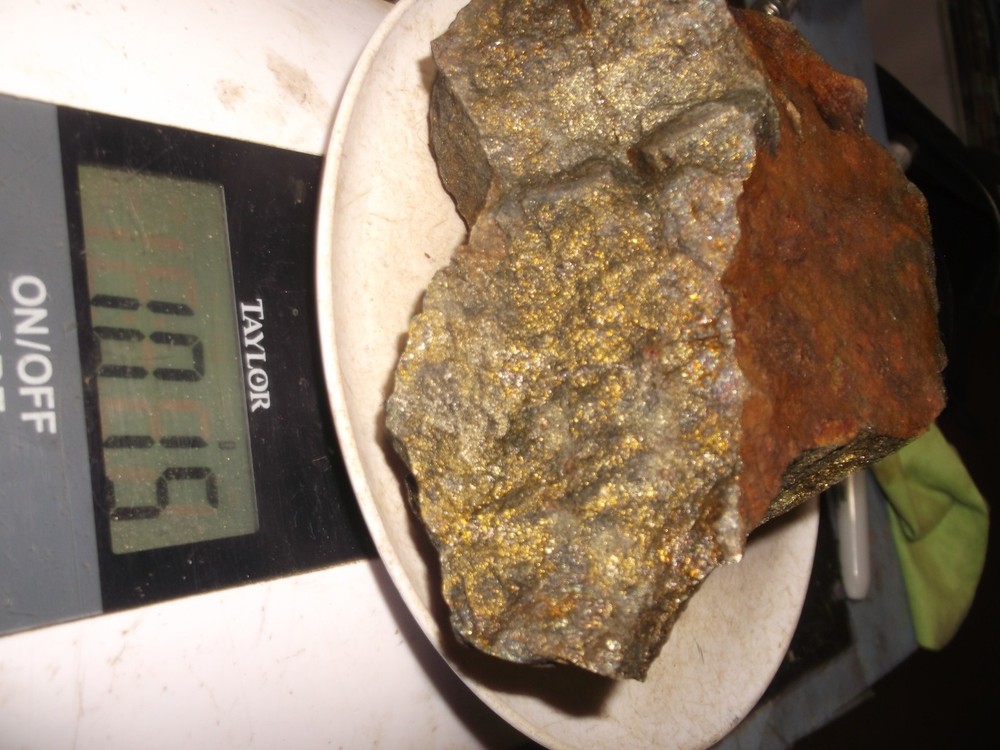 gold silver copper ore, 1015 grams samples ,ore high grade .this is not