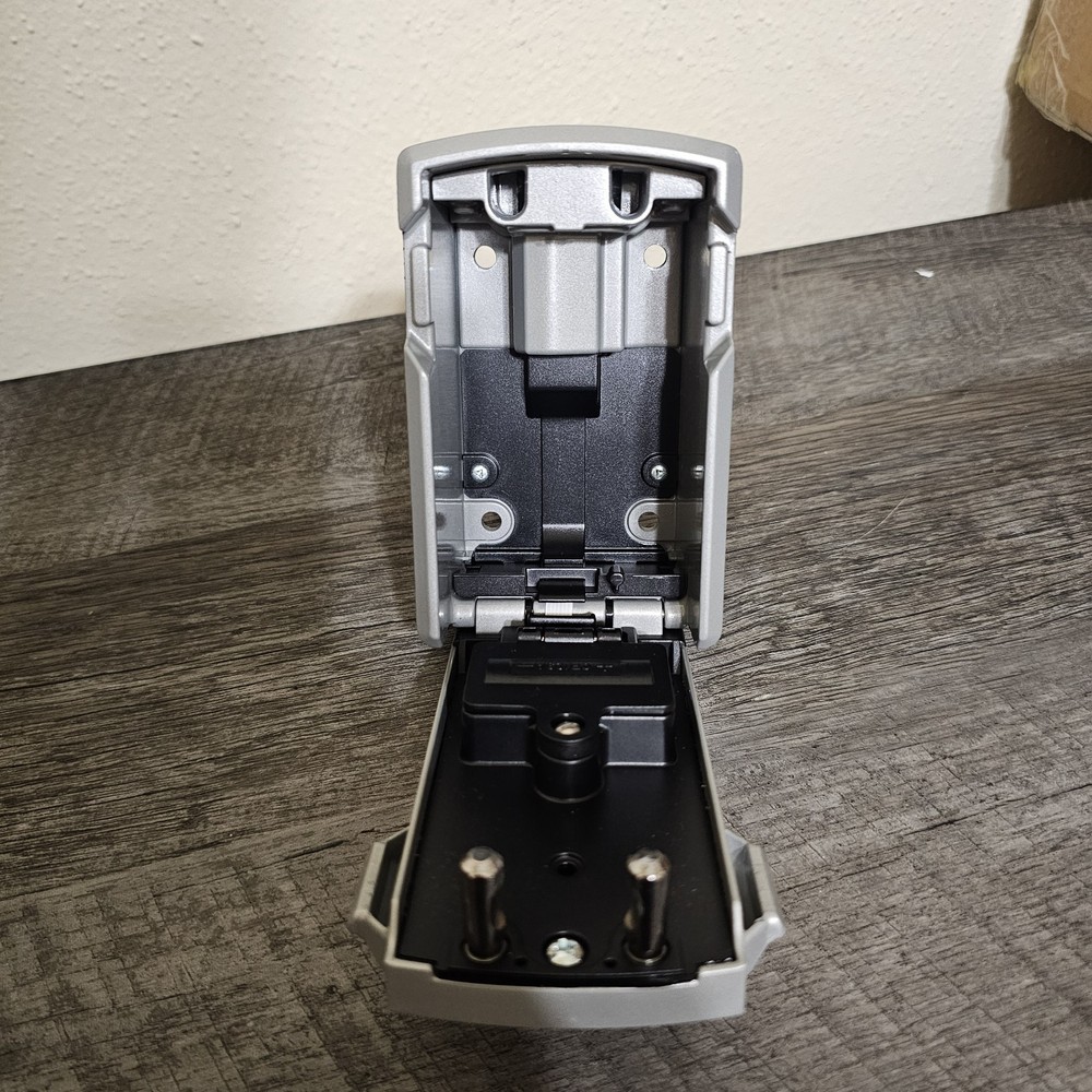 Master Lock 5441 Bluetooth Wall Mount Lock Box