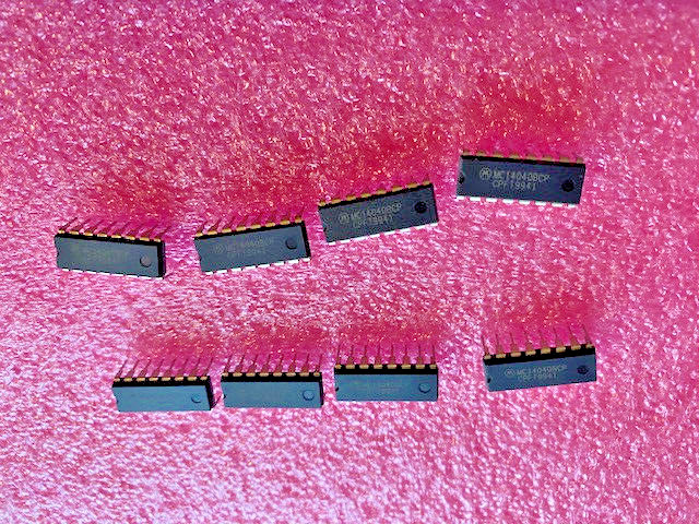 8pcs MC14040BCP  MOTOROLA NEW