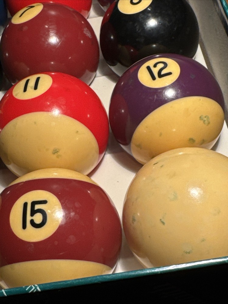 ARAMITH BILLIARD POOL TABLE BALL SET