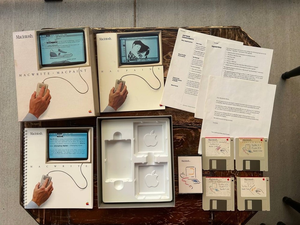 Apple Macintosh MacWrite. MacPaint. Mac software 1984 128K