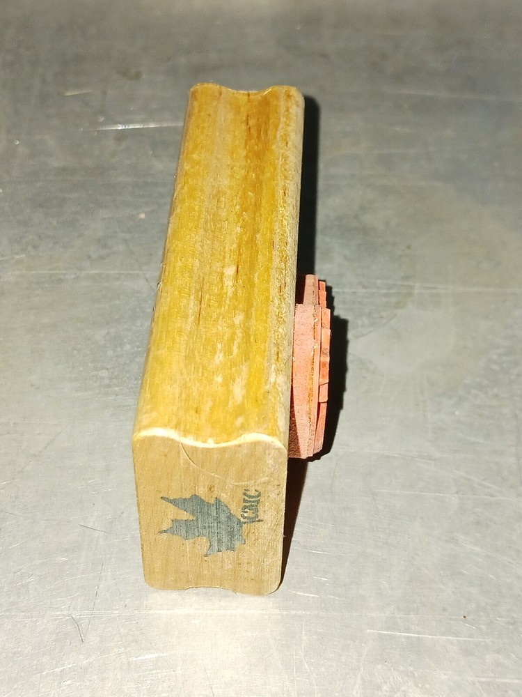 2 pineapples, Canadian maple,B27