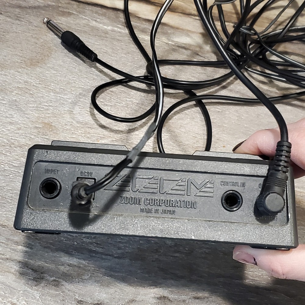 ZOOM 505 Multi Processor Pedal Compact Guitar Effector Japan w Cords Powers on