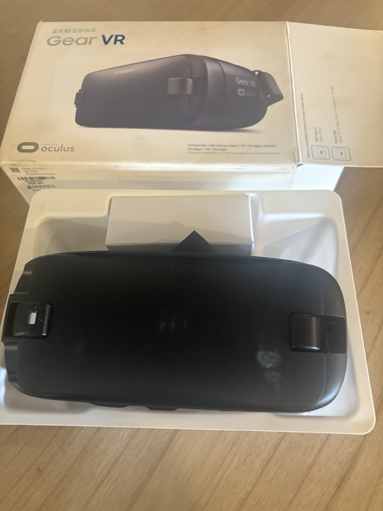 Samsung Gear VR Powered by Oculus - Open Box 【sold as it is】