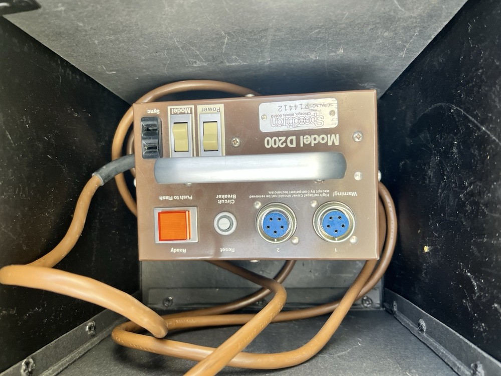 Speedotron D200 Brown-Line Electronic Flash System Package Case Excellent