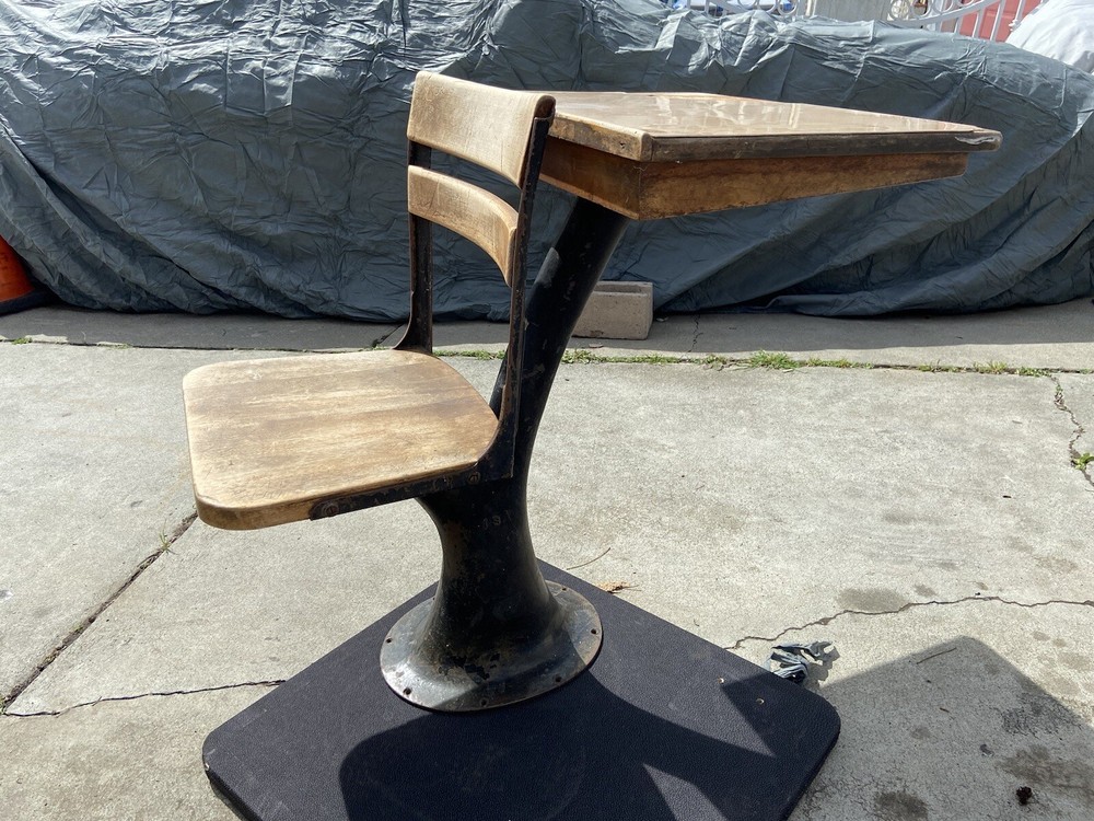Antique ELEMENTARY SCHOOL DESKs
