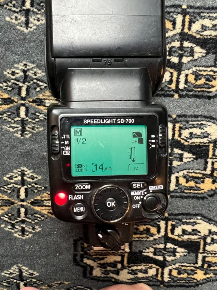 Nikon Speedlight SB-700 Flash
