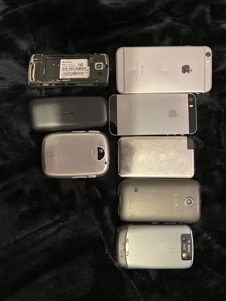 Broken iphone 8 plus, iPhone pod, phone, cricket, Nokia (broken junk phones)