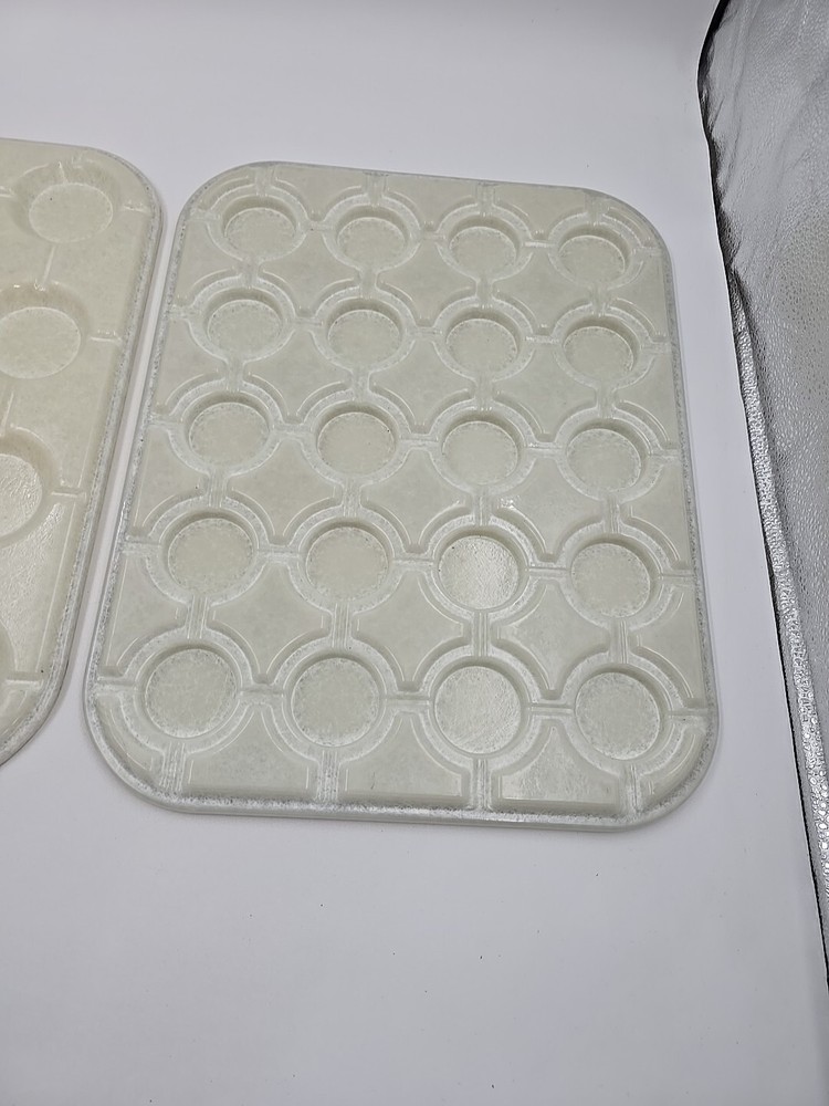 Couple Plastic Cafeteria Cup Trays