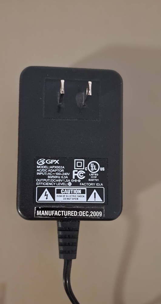 GPX 8" DVD CD Player With Accessories