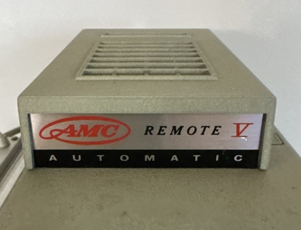 Argus AMC 559 Remote V Auto Projector With Case Power Cord & Remote Powers On