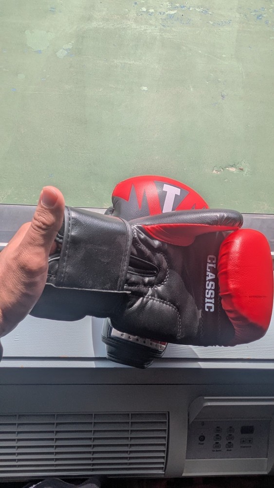 TITLE Boxing Classic Training Boxing Gloves Black and Red REG Size