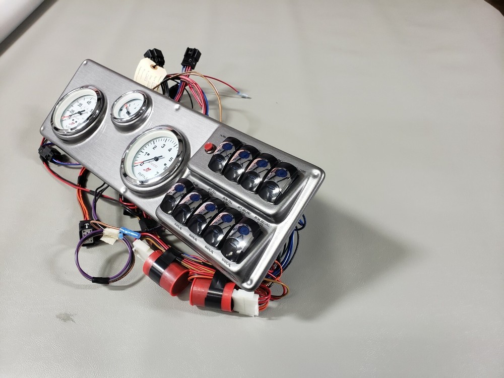 LUND BOATS 3 GAUGE PANEL