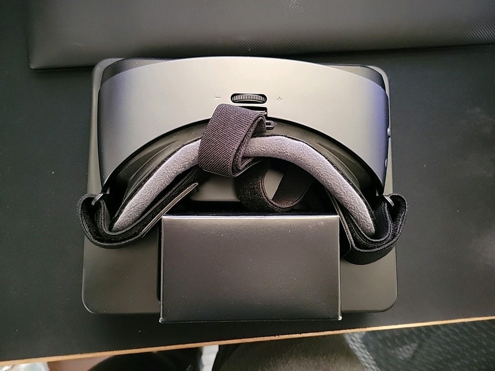 Samsung SMR324 Gear VR with Controller - Black