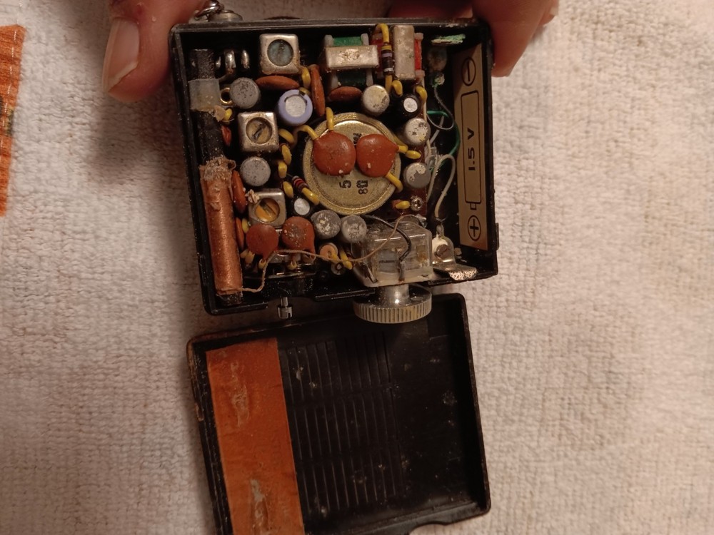 Invicta Micro 7 Transistor Radio Untested