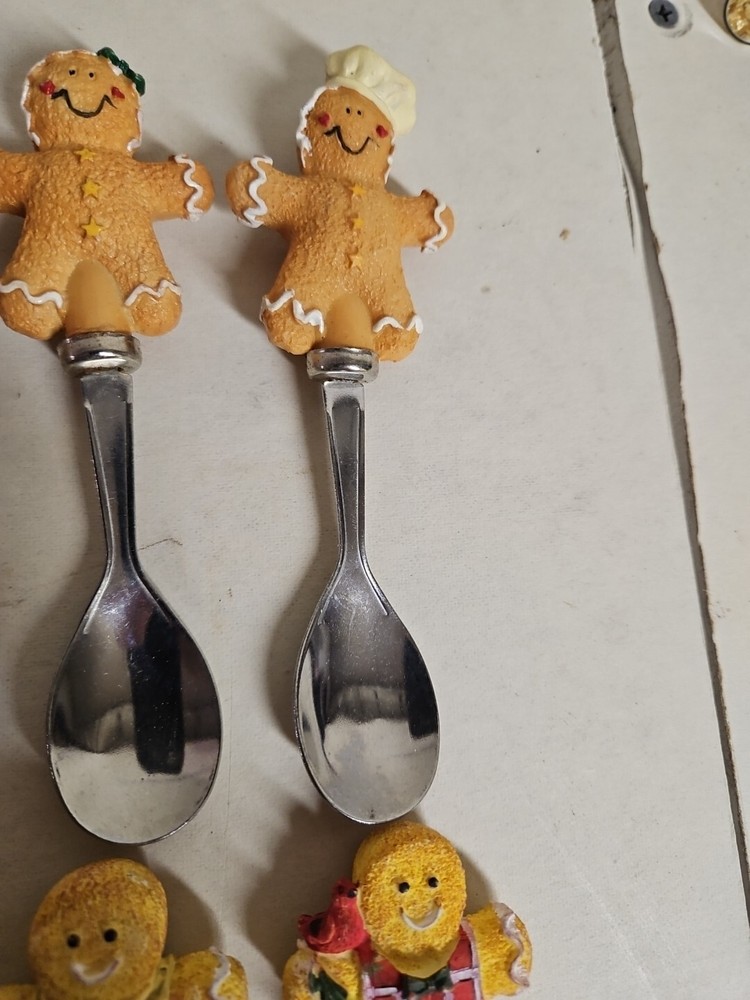 GINGERBREAD SERVINGS SPOONS & SPREADERS-Different Sets, 5 Spreaders 2 Spoons
