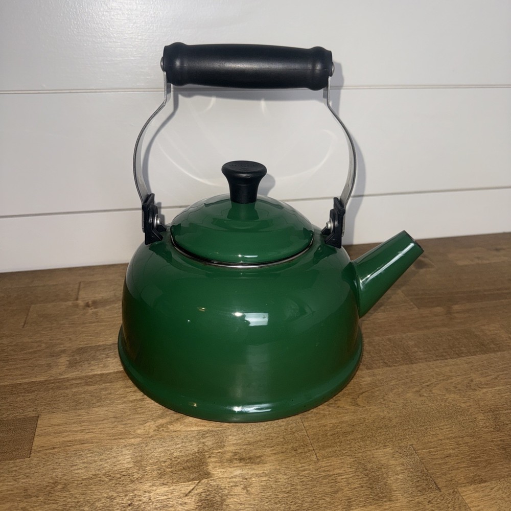 LE CREUSET CLASSIC 1.7 QT WHISTLING TEA KETTLE GREEN