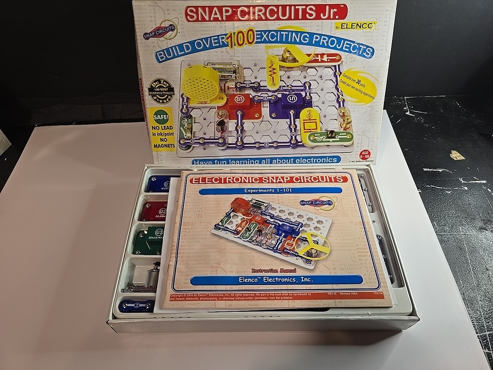New, ELENCO Snap Circuits Jr. 100 Experiments Electronics Discovery Kit