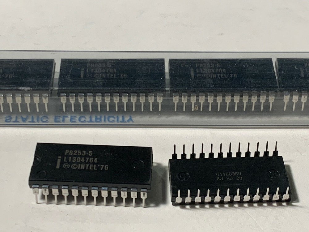 Intel IC- P8253-5- Programmable Interval Timer-DIP-24.