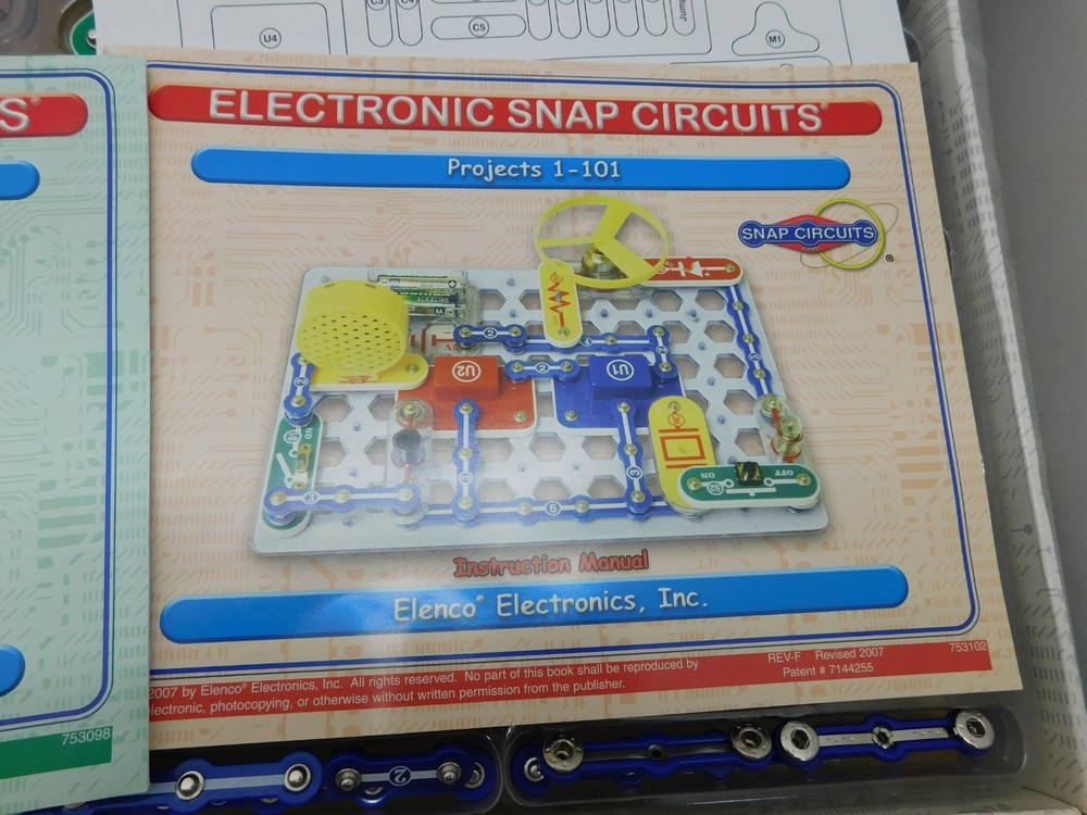 Elenco Electronic Snap Circuits Kit, SC-300, complete, 2007
