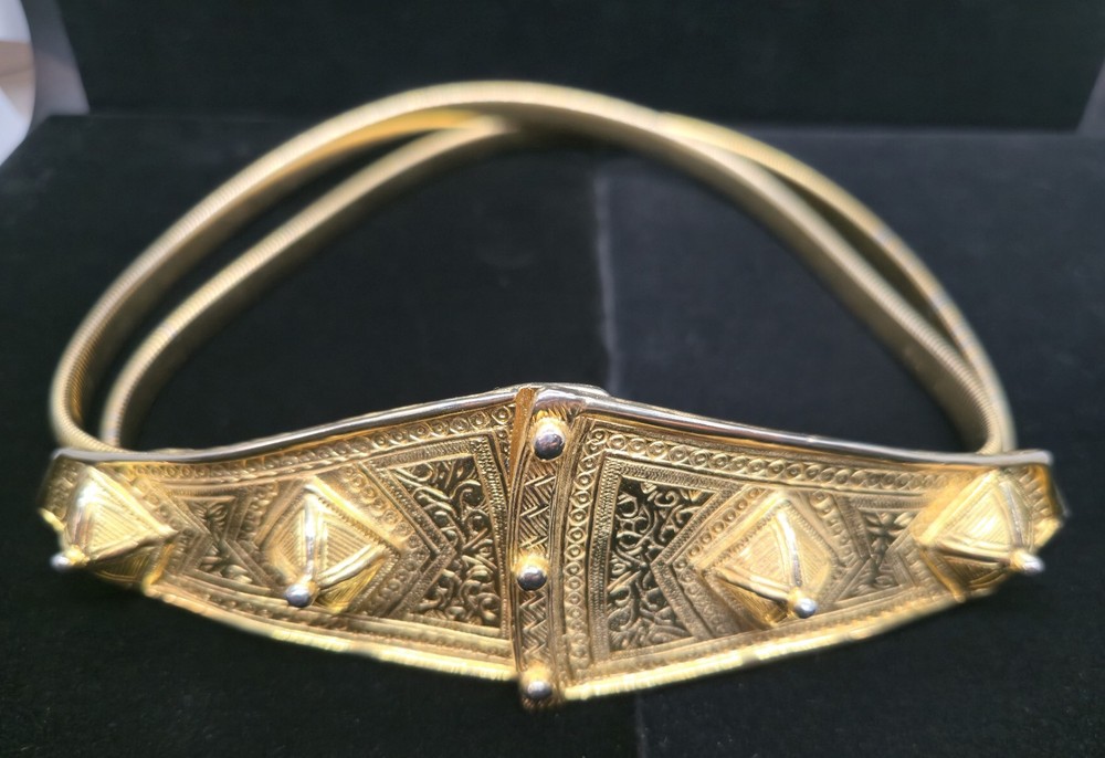 Vtg Signed Accessocraft Gold Tone Shield Stretch Chain Belt
