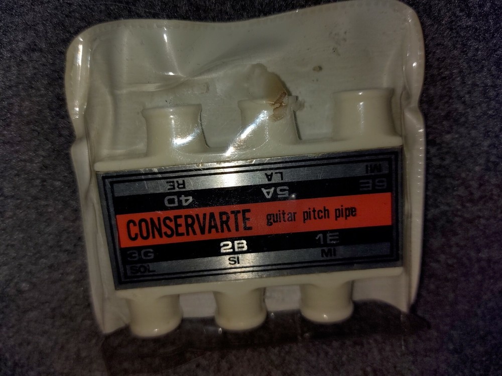 Conservarte Guitar Pitch Pipe with Pouch