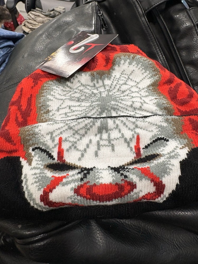 Pennywise IT-Flip-Down Beanie Black, Red White Warner Bros.