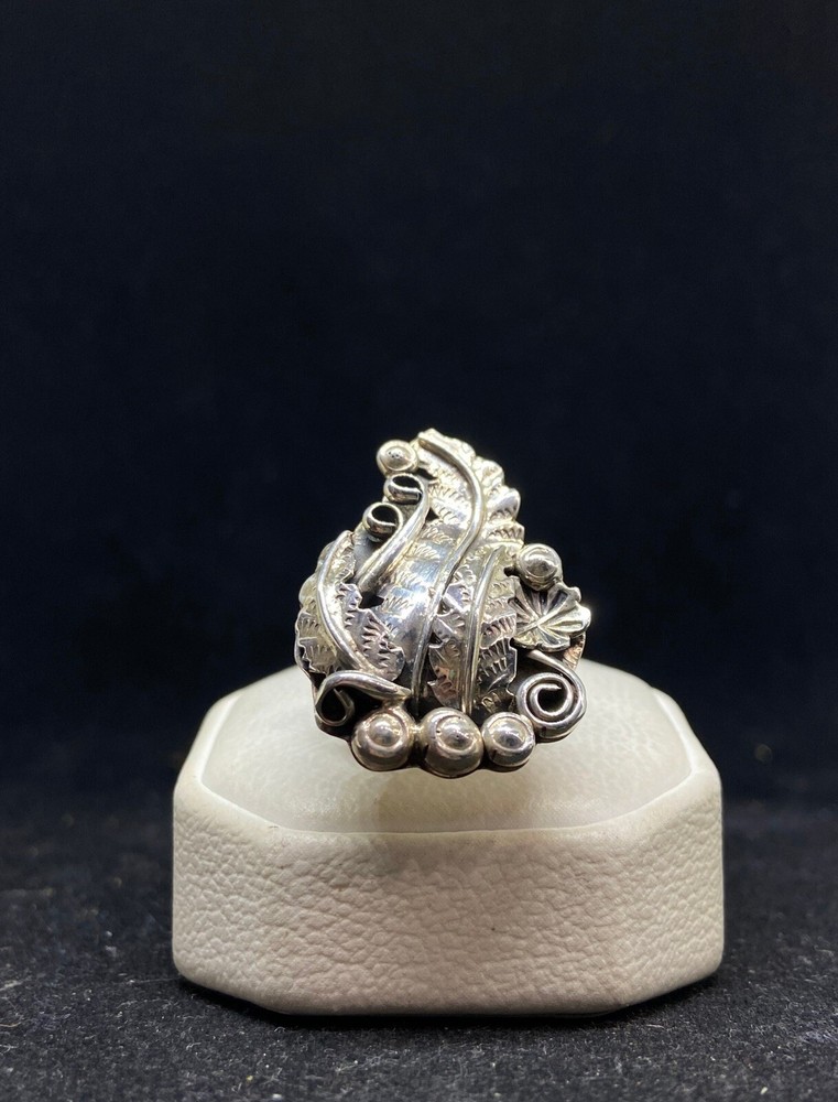 Native American Navajo plain sterling silver leaf ring size 8.75