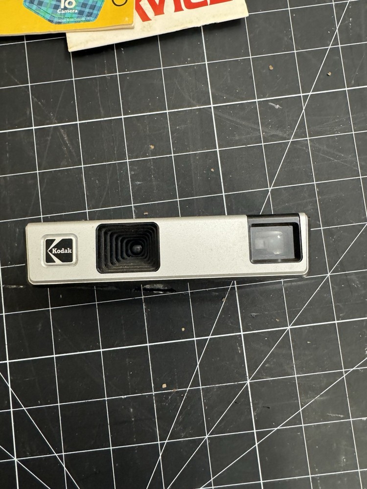 Kodak Pocket Instamatic 10 Vintage Camera - Untested