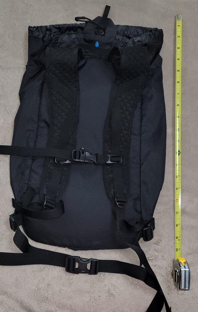 REI Co-op Flash 18 Pack – Lightweight 18L Daypack – Black – Excellent Condition