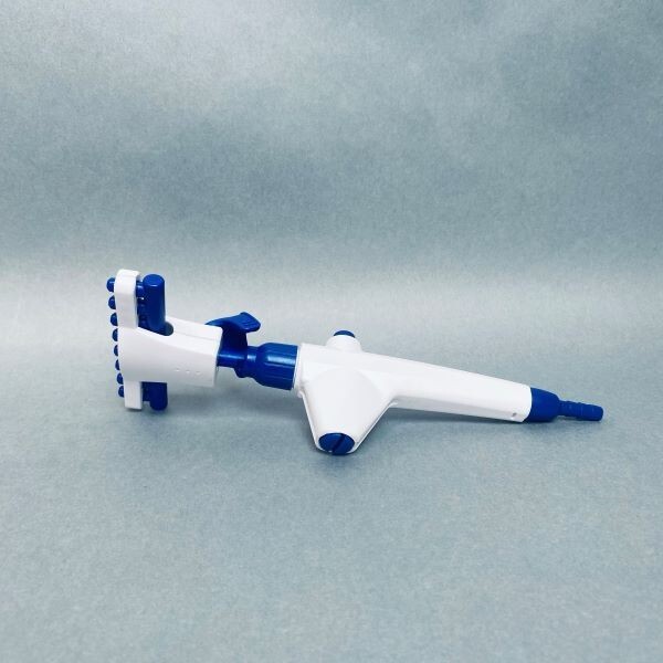 Accuris Handheld Vacuum Controller with 8 Channel Adapter 200 ul Pipette Tips