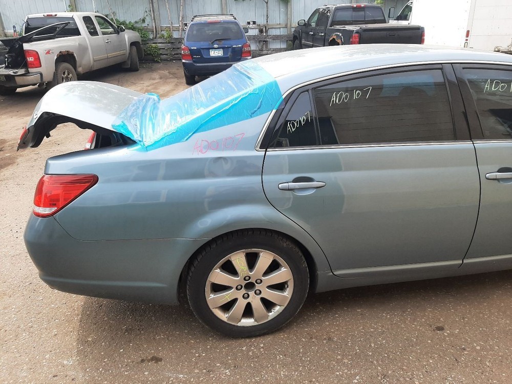 AVALON 2007 High Mounted Stop Light 1040465