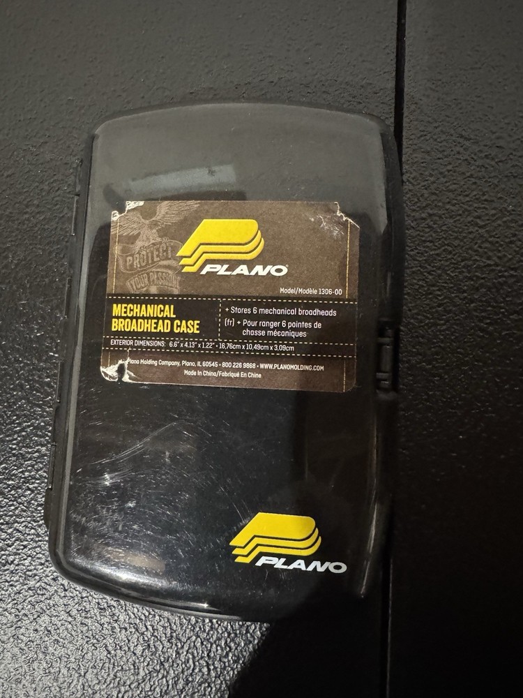 Plano Mechanical Broadhead Case with 4 Broadheads