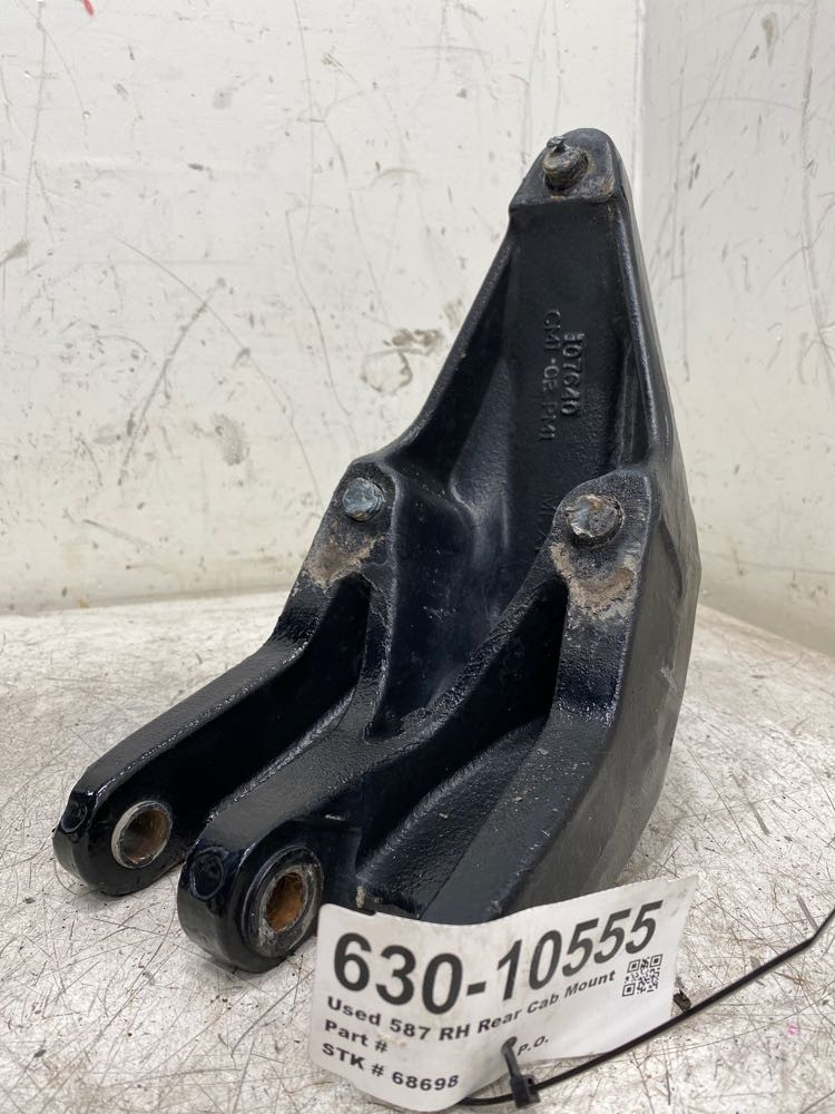 2014 Peterbilt 587 Cab Mount 2905988 (630-10555)
