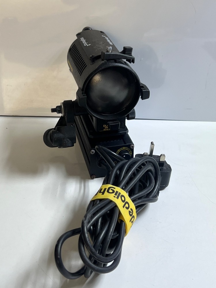 Dedolight DLHM4-300 Classic 24V 150W Video light