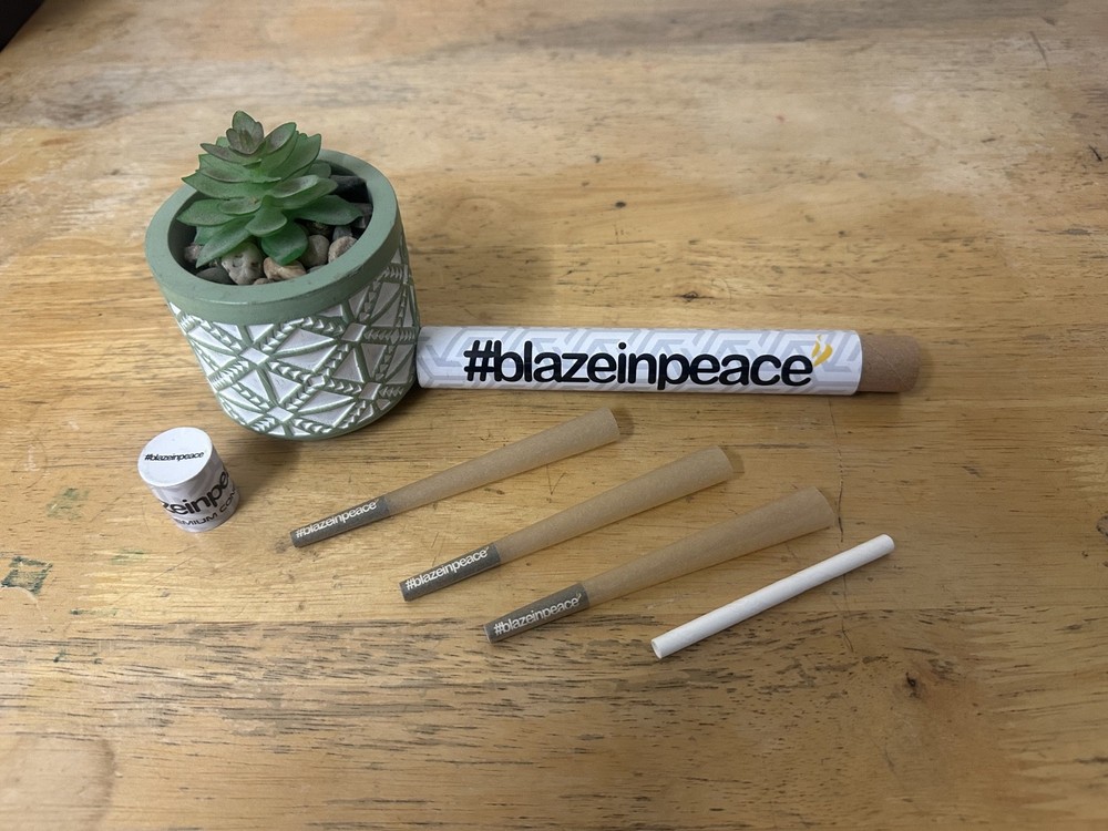 #blazeinpeace Rolling Papers King Size Box - Bleached