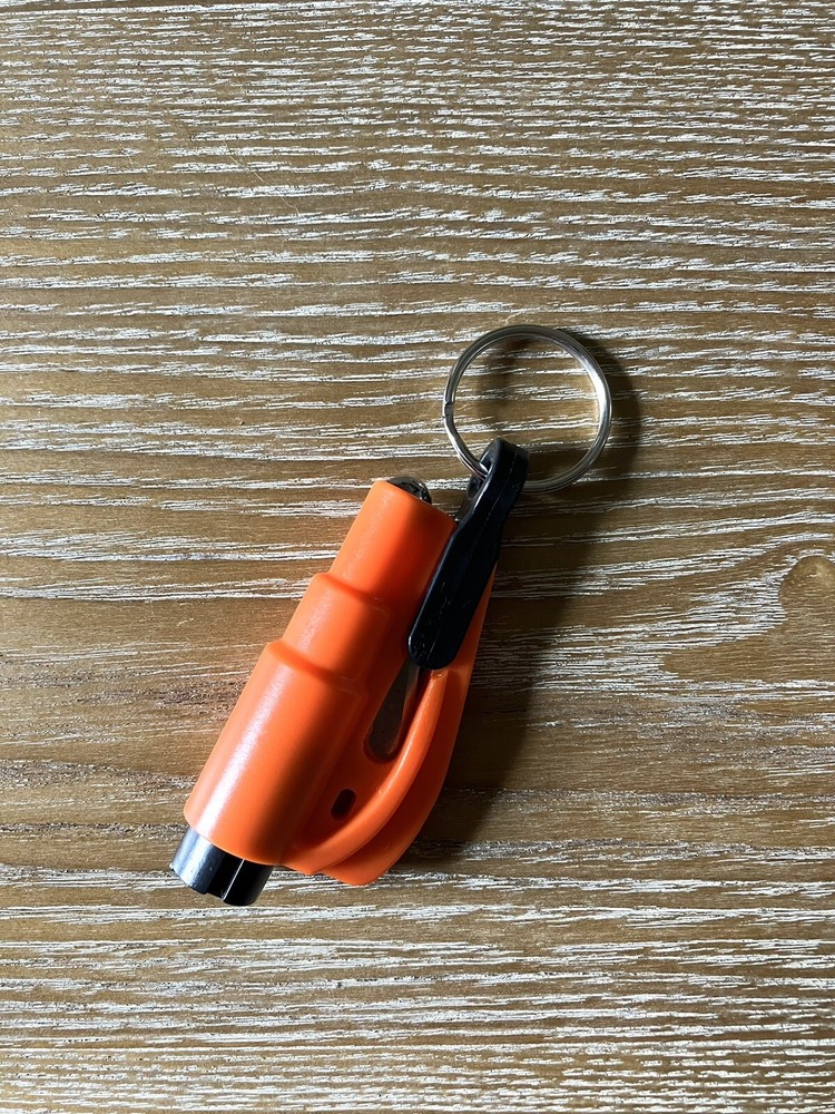 Key Chain Window-Punch & Seat Belt Cutting Tool