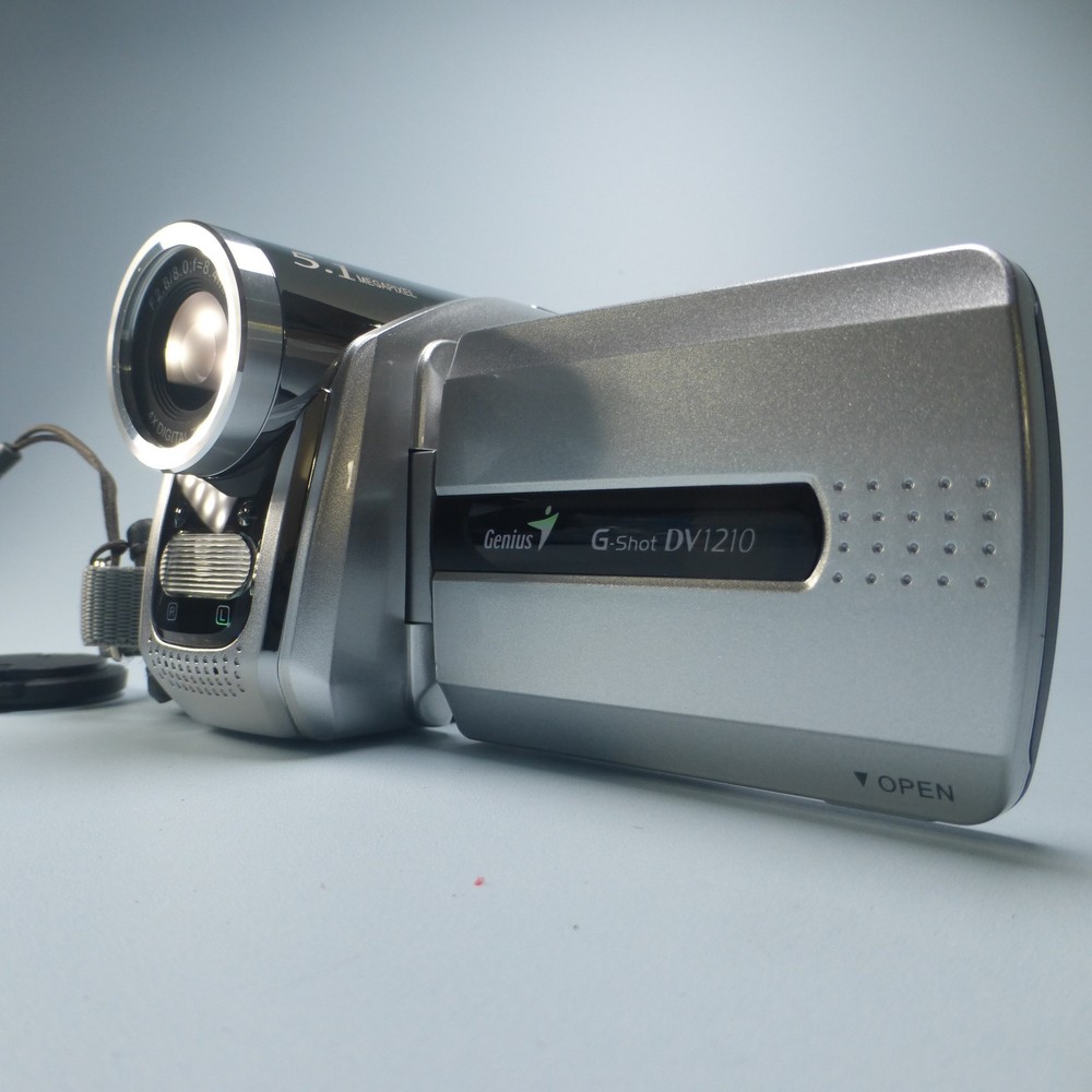 Genius G-Shot DV1210 Handheld Compact Digital Video Recorder Silver Tested
