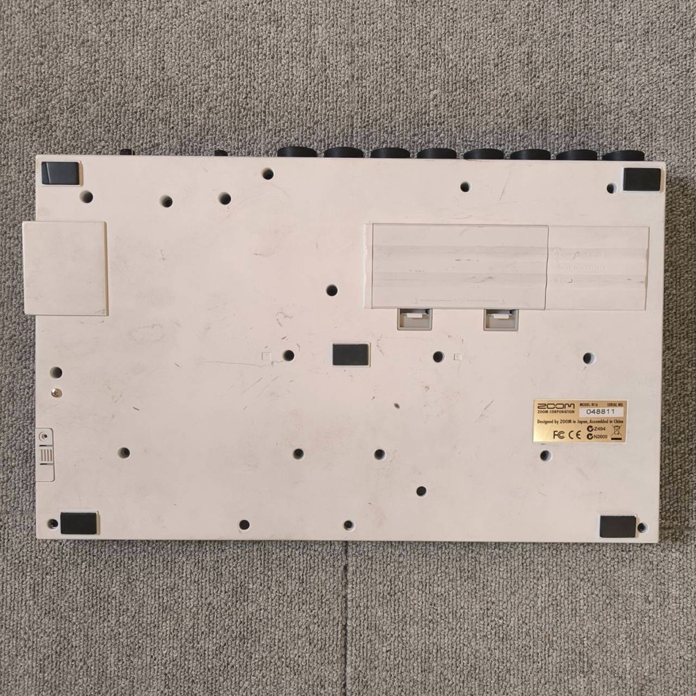 ZOOM R16 Portable Multitrack Recorder Controller and Interface Body Only ※READ