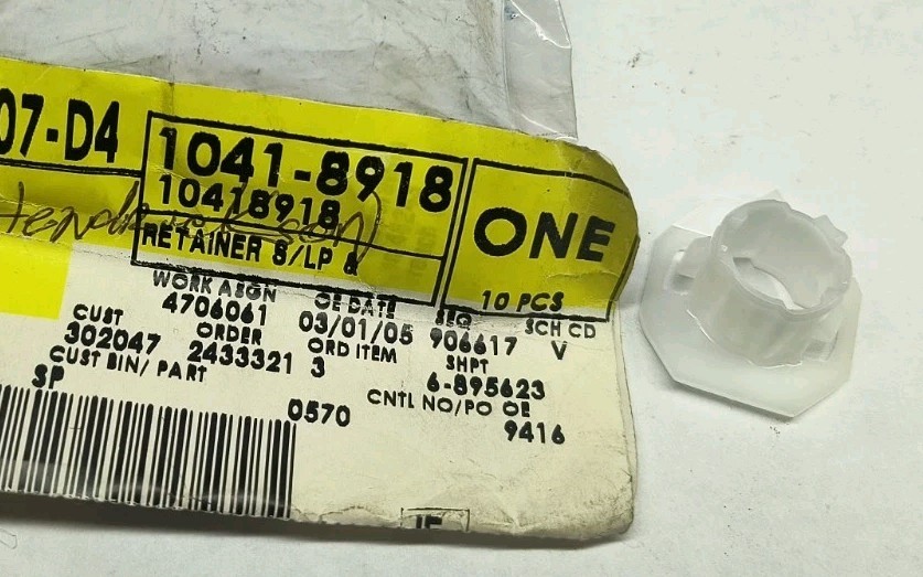 Brake Light Automatic Transmission Shift Lock Converter Switch Retainer 10418918