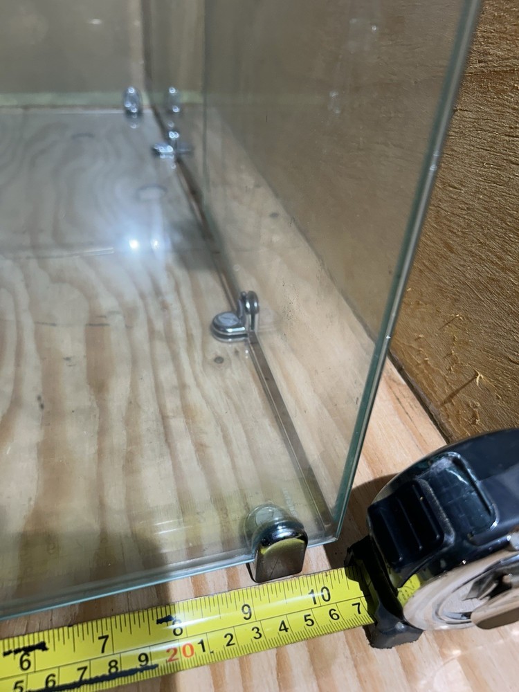 Glass Countertop Display Case with Lockable Multi-Tiered Shelves for Retail