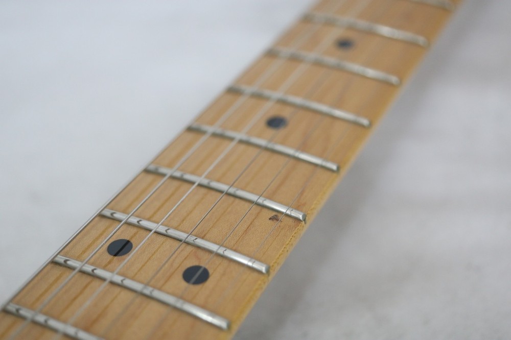 Fender FSR STANDARD STRATOCASTER