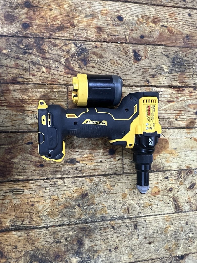 dewalt DCF403 Rivet Tool Set