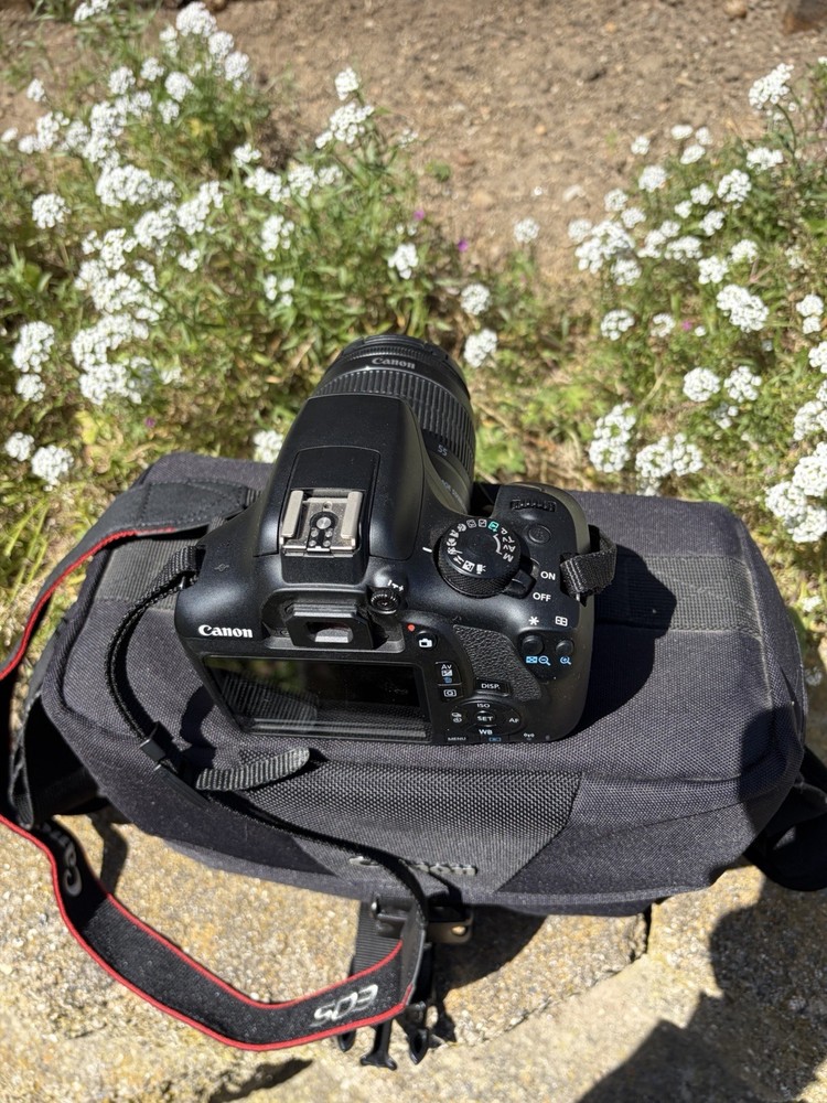 2016 Canon EOS Rebel T6 (W) Camera Bundle w/ 32GB Memory Card