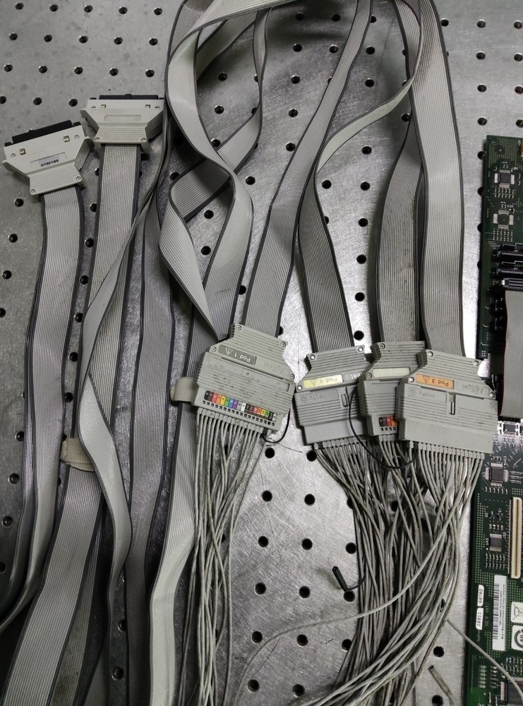 Agilent 16911 acquisition module contains two wiring