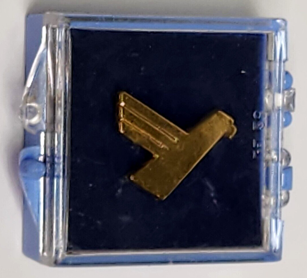 Gold Tone Eagle American Airlines Lapel Hat Pin
