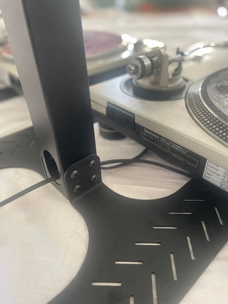 All-in-one Desktop DJ Workstation