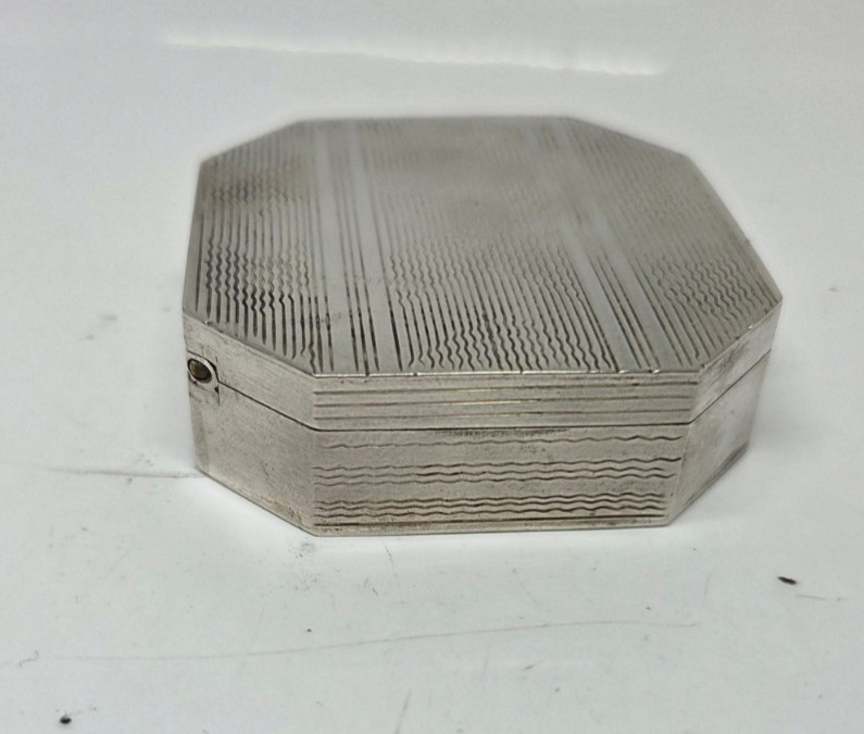 Sterling Silver Pill Box with Art Deco design 5cm x 5cm
